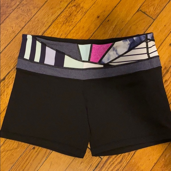 lululemon athletica Pants - Lululemon Reverse Groove Short (Regular)